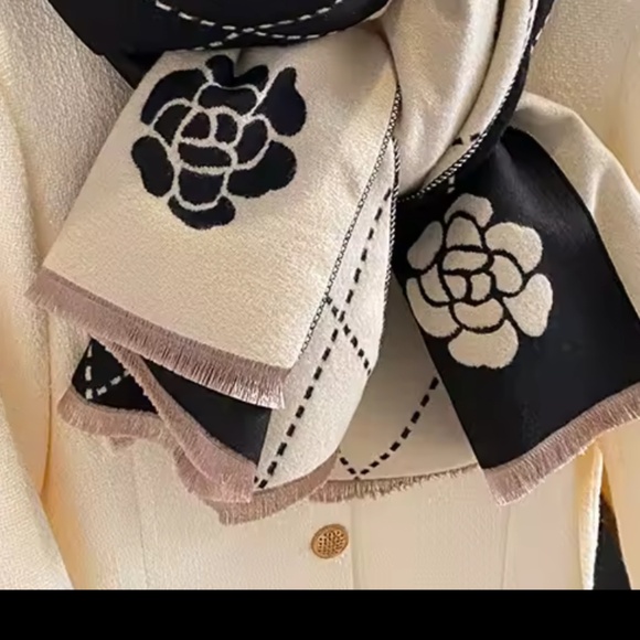 Luxury scarf - Picture 3 of 6